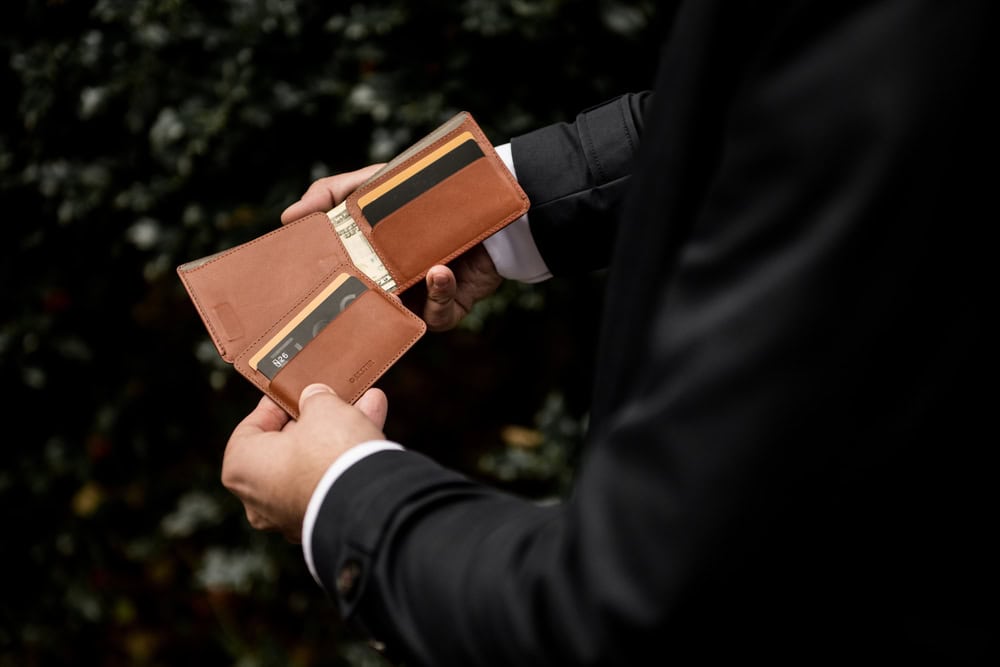 man holding the Ekster bifold wallet