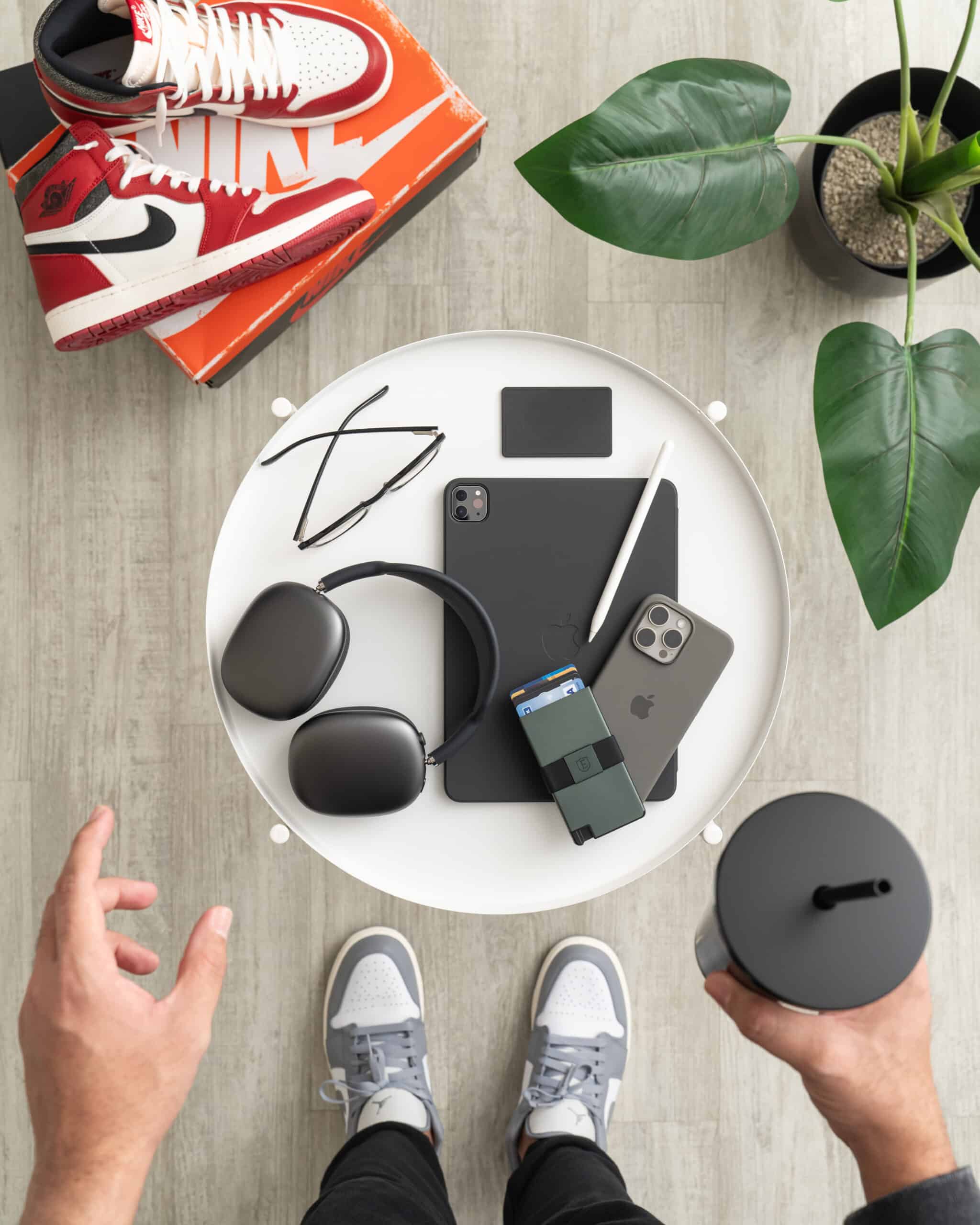 a table with a few objects on it, including an Ekster wallet