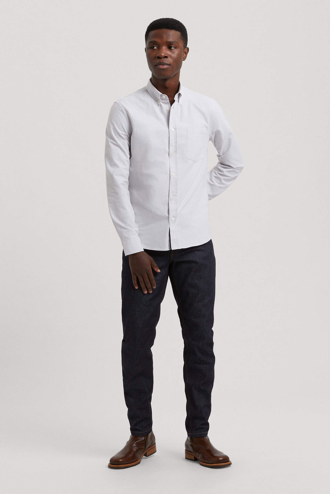 Man wearing the asket oxford shirt
