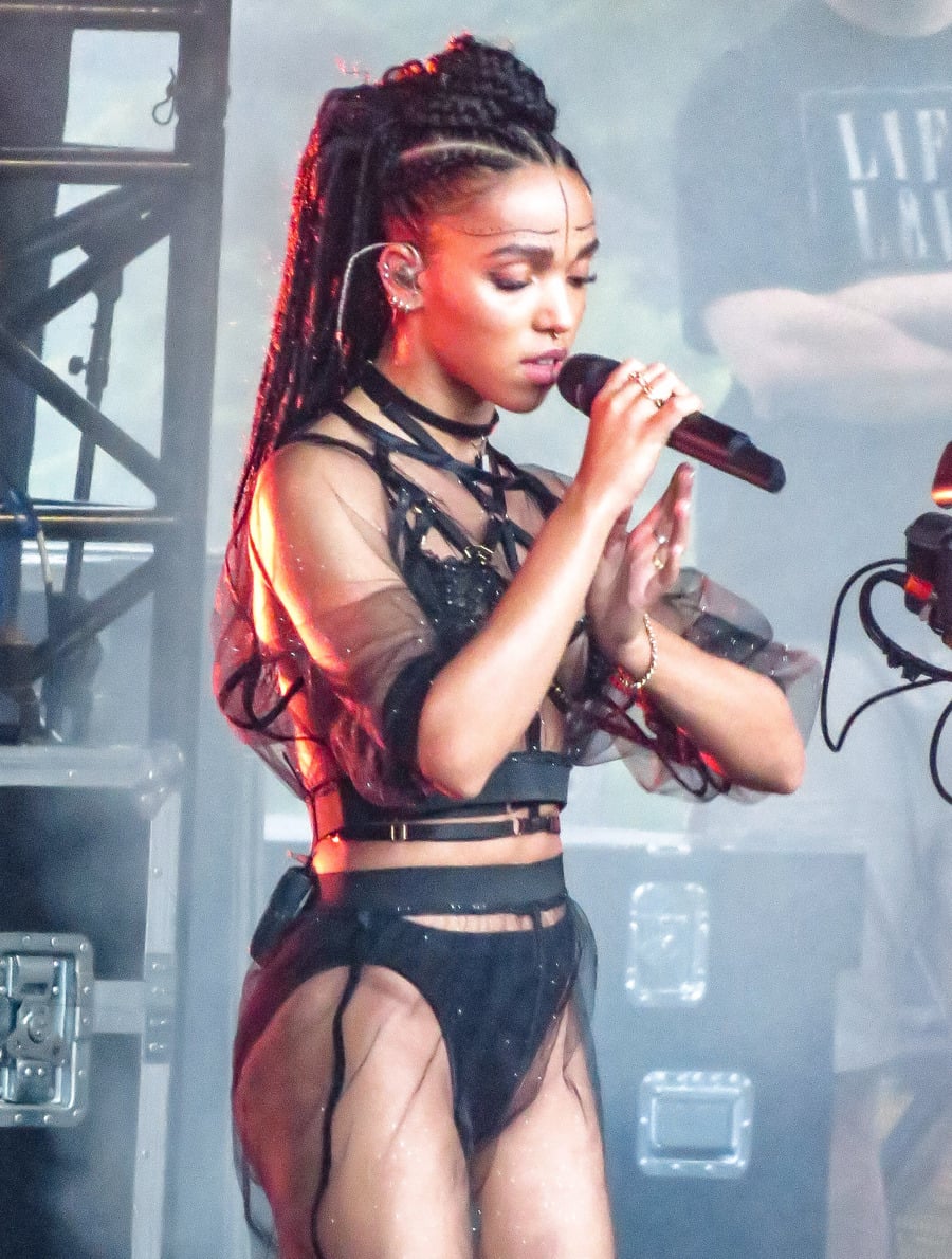 Hottest Female Singers - FKA twigs