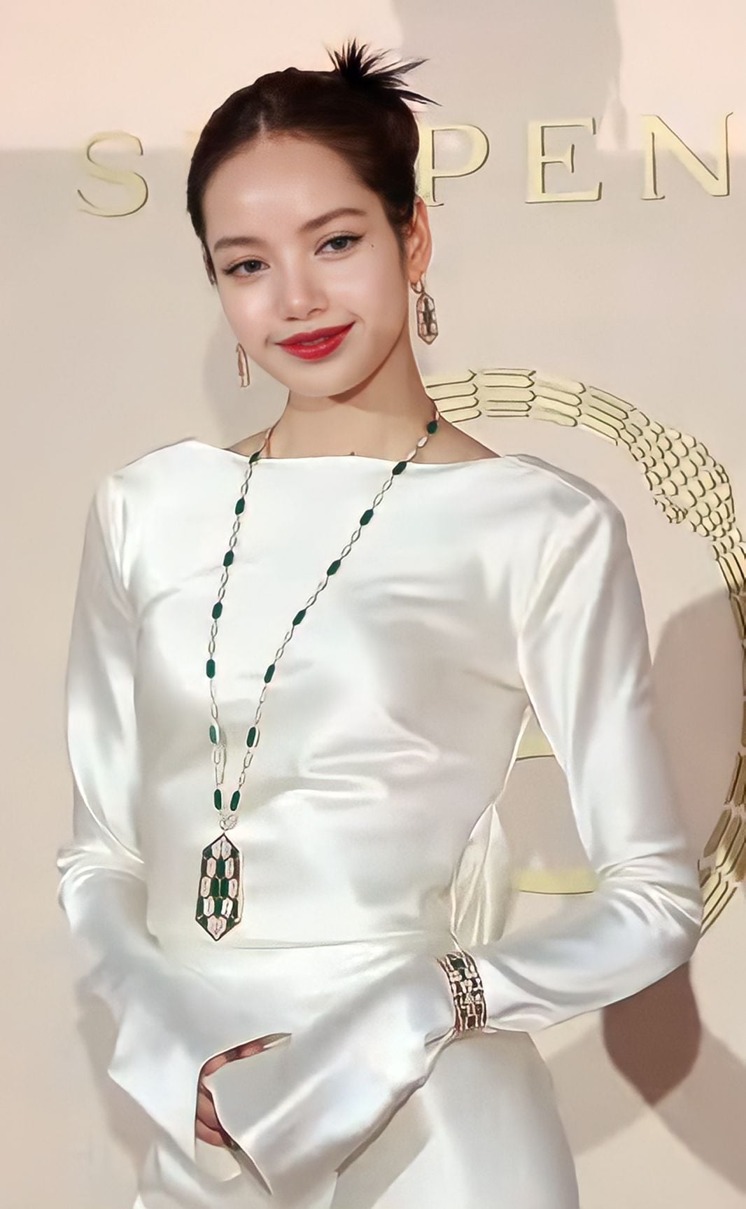 Hottest Female Singers - BLACKPINK's Lisa